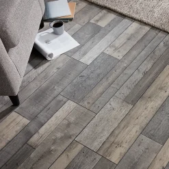 Colours Sol stratifié Dunwich décor chêne gris L. 128,6 x l. 28,2 cm x Ep. 8 mm GoodHome