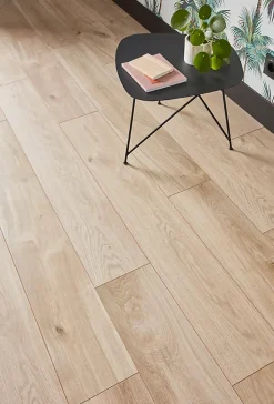 Sol stratifié effet chêne passage élevé AC4 L.128,6 cm x l.19,4 cm x ép.8 mm, Gladstone-GoodHome