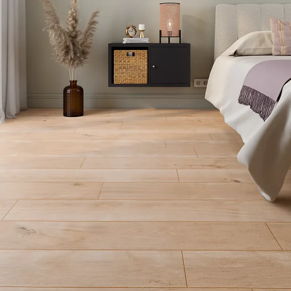 Sol stratifié effet chêne passage élevé AC4 L.128,6 cm x l.19,4 cm x ép.8 mm, Gladstone-GoodHome