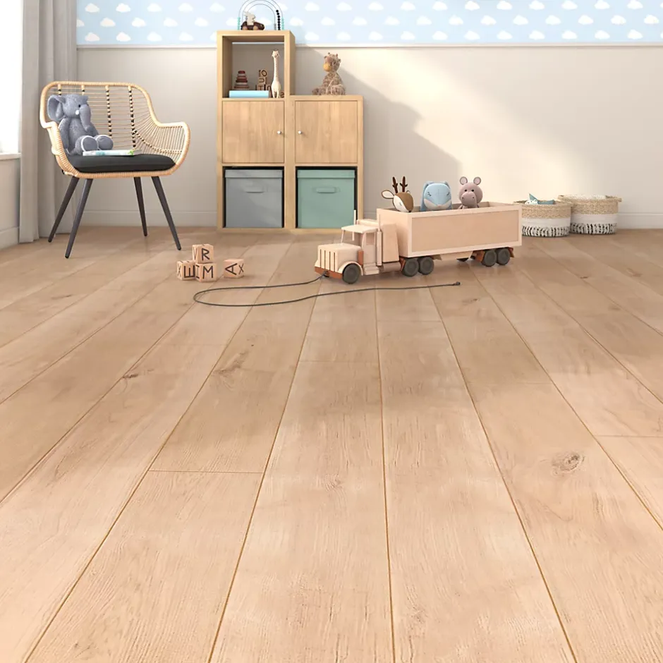 Sol stratifié effet chêne passage élevé AC4 L.128,6 cm x l.19,4 cm x ép.8 mm, Gladstone-GoodHome