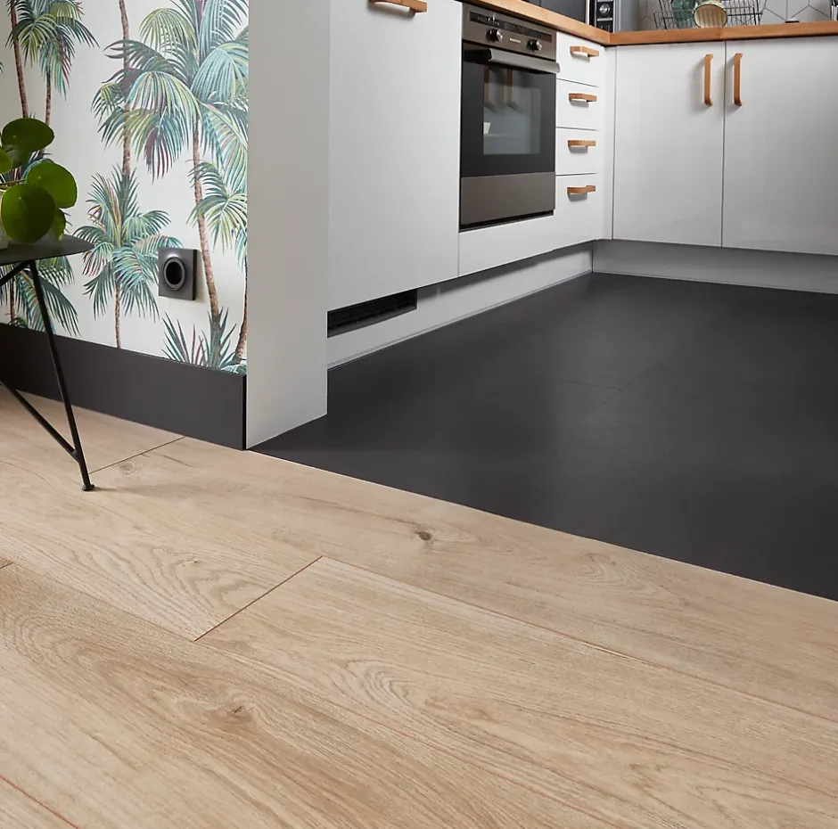 Sol stratifié effet chêne passage élevé AC4 L.128,6 cm x l.19,4 cm x ép.8 mm, Gladstone-GoodHome