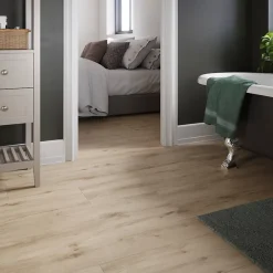 Sol stratifié Lulea , passage élevé AC4, effet chêne blond, L.129,2 cm x l.24,6 cm x ép.8 mm, résistant à l'eau-GoodHome Online