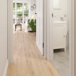 Sol stratifié Lulea , passage élevé AC4, effet chêne blond, L.129,2 cm x l.24,6 cm x ép.8 mm, résistant à l'eau-GoodHome Online