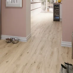 Sol stratifié Lulea , passage élevé AC4, effet chêne blond, L.129,2 cm x l.24,6 cm x ép.8 mm, résistant à l'eau-GoodHome Online