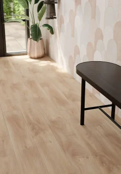 Sol stratifié Lydney , passage intense AC5, effet chêne, L.138,3 cm x l.19,3 cm x ép.8 mm-GoodHome Clearance