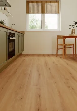 GoodHome Sol stratifié Quincey , passage élevé AC4, effet chêne miel, L.129,2 cm x l.19,3 cm x ép.8 mm, résistant à l'eau