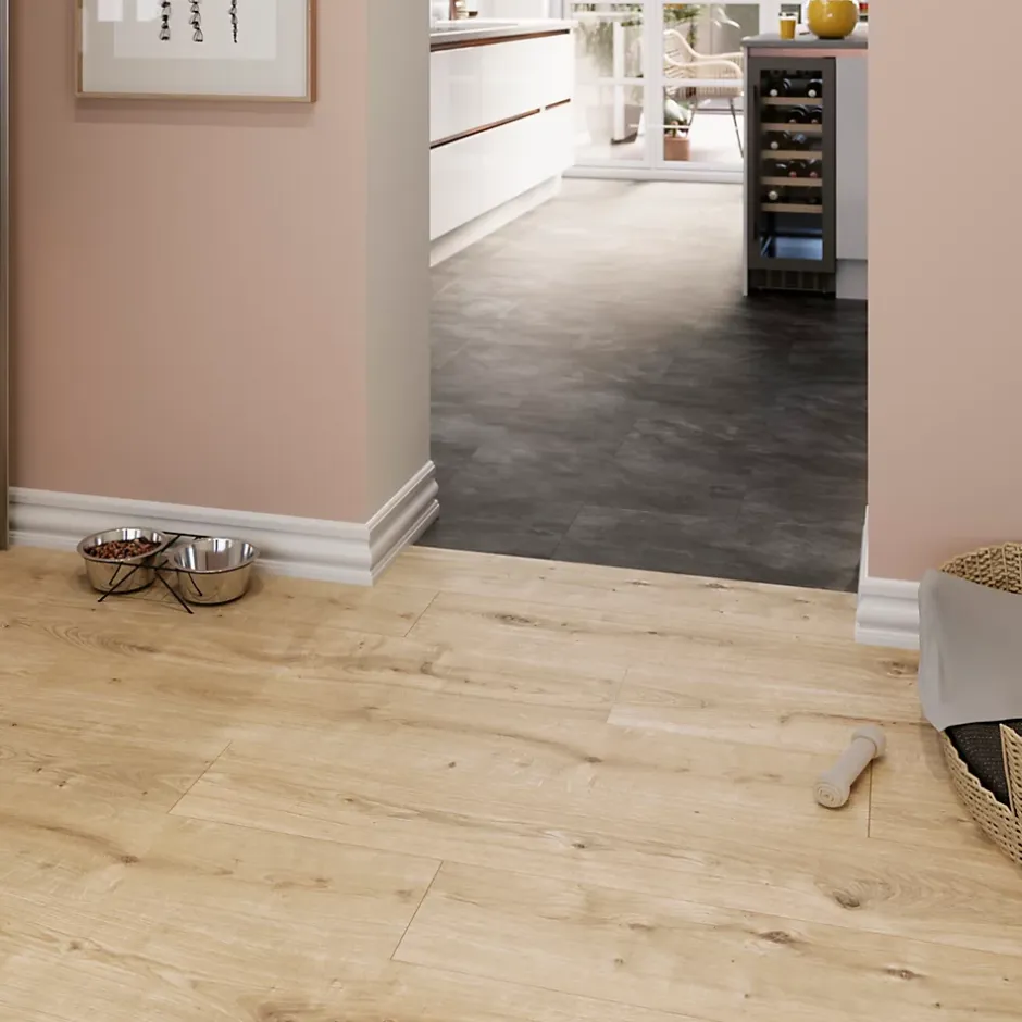 Sol stratifié Rowley , passage élevé AC4, effet chêne, L.129,2 cm x l.19,3 cm x ép.8 mm, résistant à l'eau-GoodHome Discount