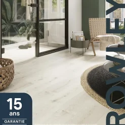 GoodHome Sol stratifié Rowley , passage élevé AC4, effet chêne blanchi, L.129,2 cm x l.19,3 cm x ép.8 mm, résistant à l'eau