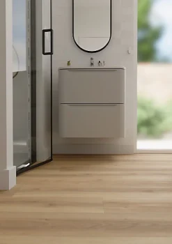 Sol stratifié Towcester , passage élevé AC4, effet chêne blond, L.138,3 cm x l.19,3 cm x ép.8 mm, résistant à l'eau-GoodHome Discount