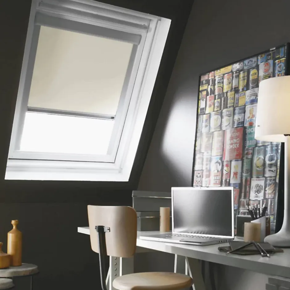 Store fenêtre de toit occultant compatible VELUX S06 114x118cm Beige - MADECO-Protecta