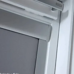 Store fenêtre de toit occultant compatible VELUX 94x97cm S06 Bleu - MADECO-Protecta Discount