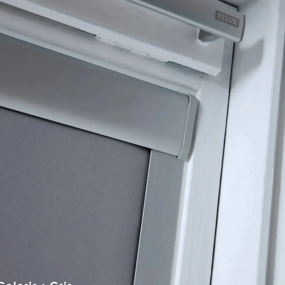 Store fenêtre de toit occultant compatible VELUX M04 anthracite - MADECO-Protecta