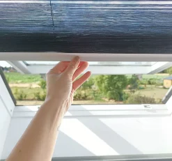 Avosdim Store Moustiquaire Plissé pour Fenêtre de Toit - L140 x H170cm