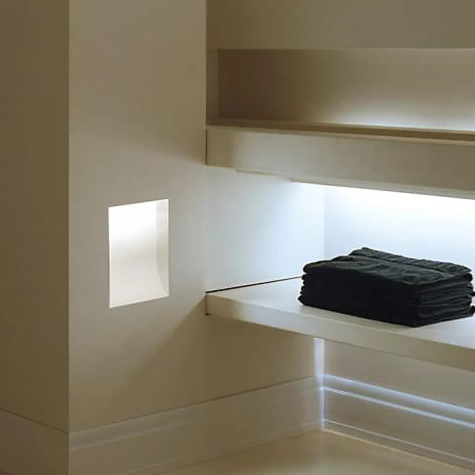 SX104 Plinthe - 15x1,5x200cm (h x p x L) - plinthe décorative polymère Carton 8 pièces-Orac Decor Discount