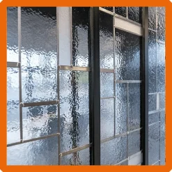 MySystem Verrière 4 verres Chicago - L x H : 135 x 125 cm - Laqué effet rouille granité - verre Sahara inclus