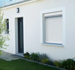 Avosdim Volet Roulant Électrique Filaire - Alu Blanc - L80 x H100 cm - Motorise avec commande murale - Recoupable