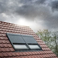 Volet roulant rigide pour fenêtre de toit, gris anthracite, à énergie solaire, l.55 x H.78 cm, SSL CK02 0000S-Velux New