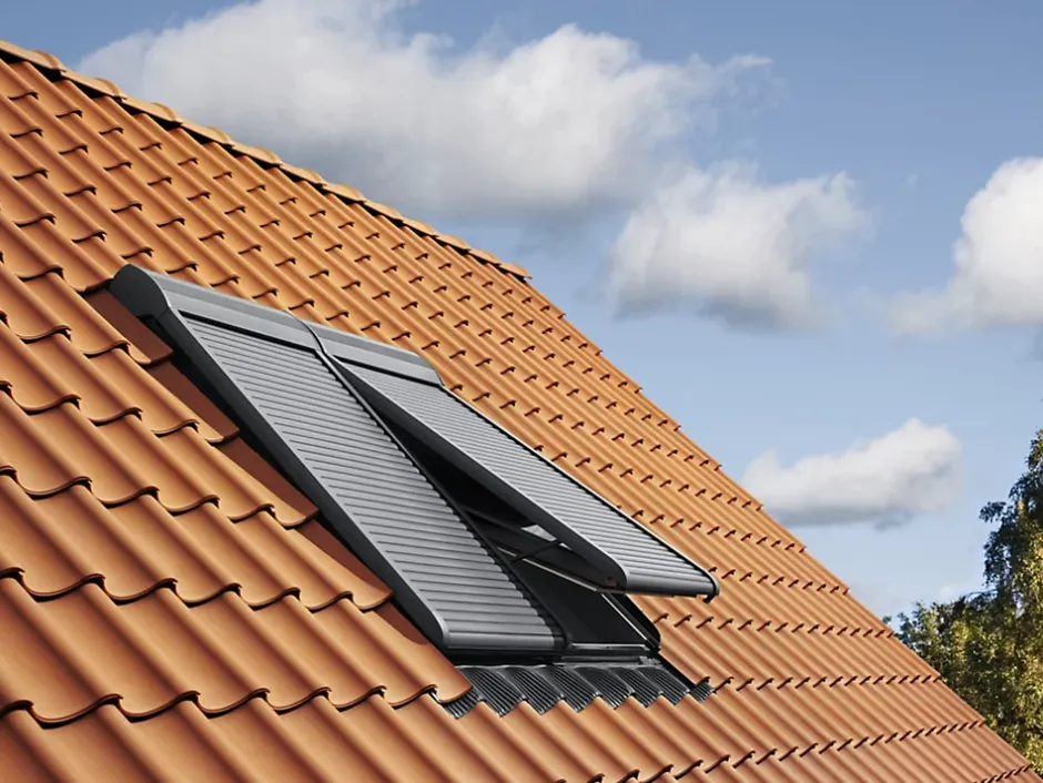 Velux Volet roulant rigide pour fenêtre de toit, gris anthracite, électrique, l.134 x H.98 cm, SML UK04 0000SA